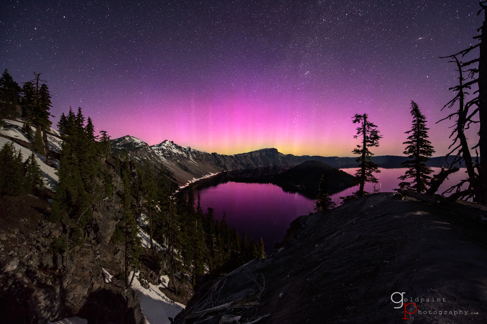 Awe-Inspiring Aurora Dances Over Crater Lake (Photo)